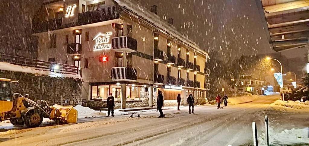 Hotel Lacreu Salardu Exterior photo